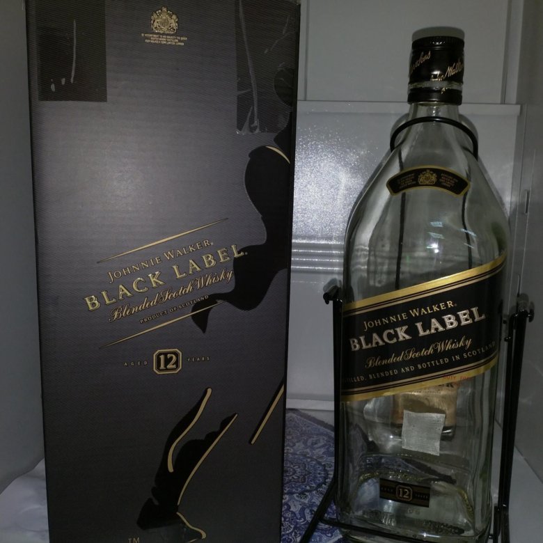 Блэк лейбл литр. Black Label 5l. Блэк Лабель виски 5 литров. Джонни Уокер Блэк лейбл 4,5л. Коньяк Black Label 4.5.