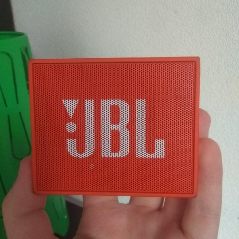 Jbl go 1. Колонка JBL go 1. JBL go 2 в руках. JBL go 1 цена.