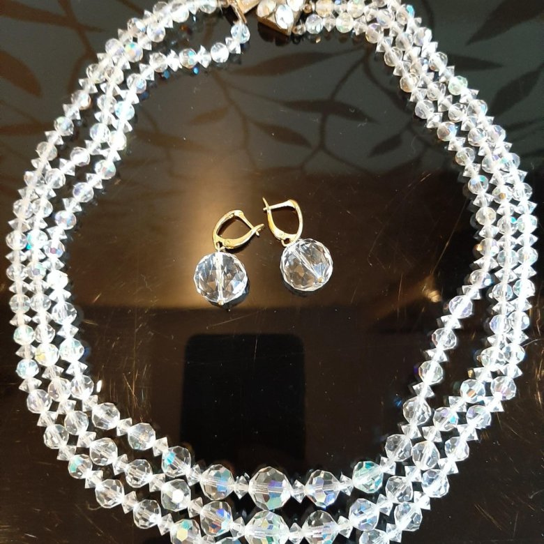 Винтажное колье из жемчуга. Колье винтажное гранатовое стекло. Старинные венецианские бусы. Золотые бусы ссср. Авито бусы винтаж.