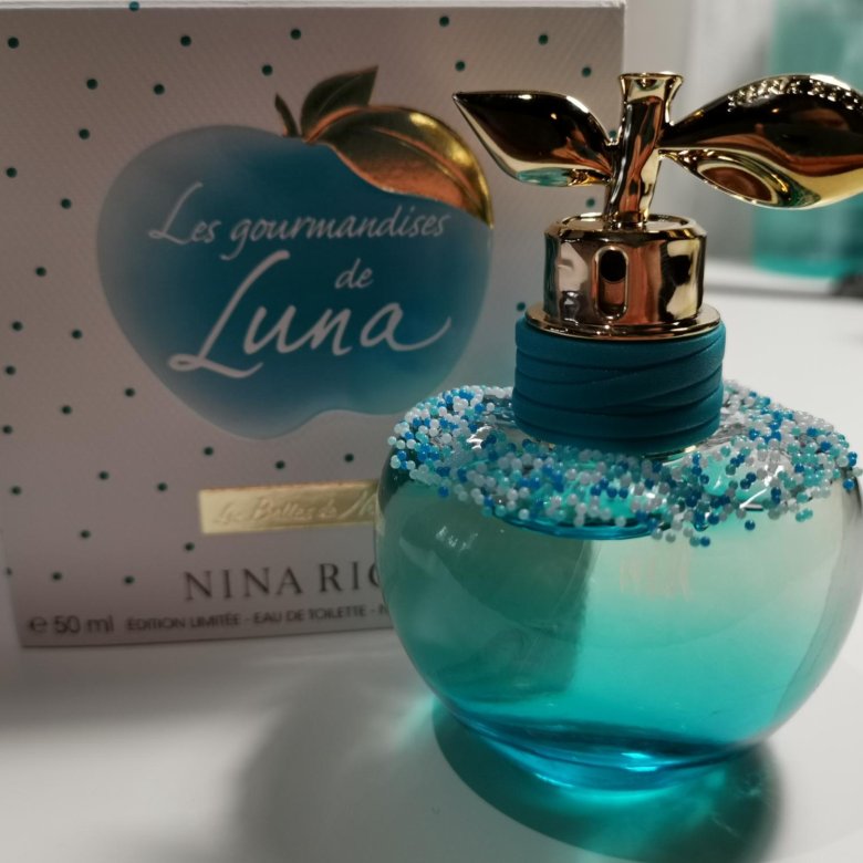 Nina ricci luna. Духи Луна Нина Ричи. Нина Риччи голубое яблоко. Духи Nina Ricci Луна. Духи Нина Ричи голубое яблоко.