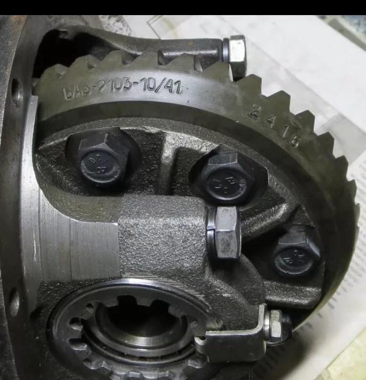 Ваз 2102 редуктор 4. Главная пара ваз 2106. Редуктор заднего моста нива 21214. Маркировка редуктора заднего моста ваз 2106. Сколько зубьев на редукторе нивы.