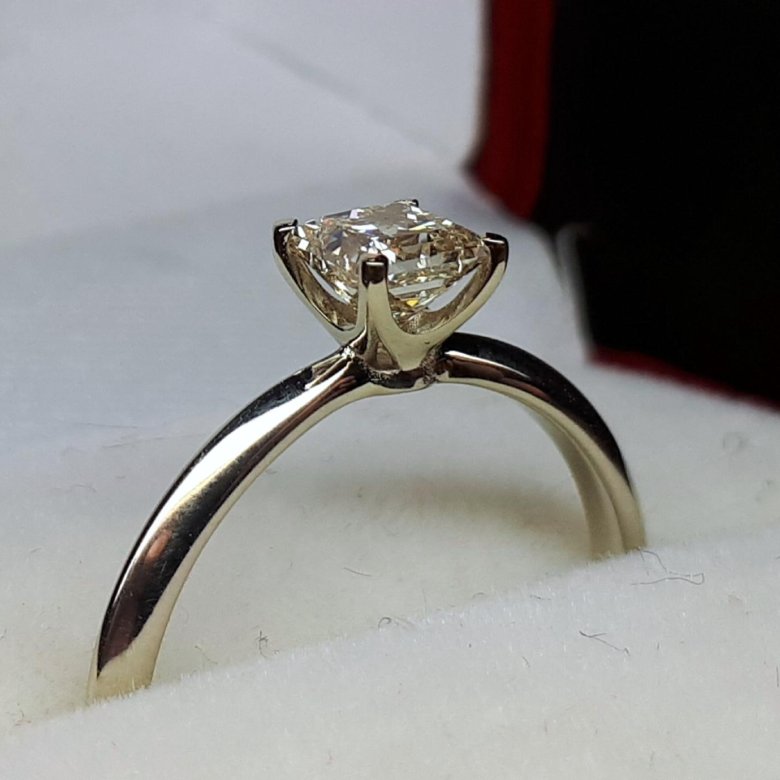 Кольцо с бриллиантом 0 5 карат