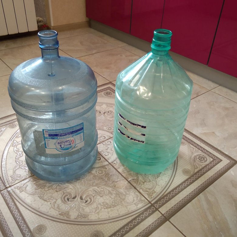 Сколько стоит литровые бутылки. Бутыль для воды 20 литров. Пластиковая бутыль 20 литров. Баклажка воды 20 литров. Бутыль 25 литров пластиковая.