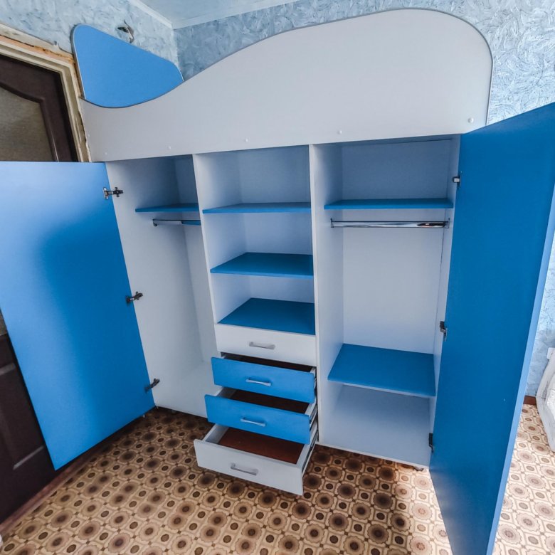 Кровать чердак со шкафом для одежды