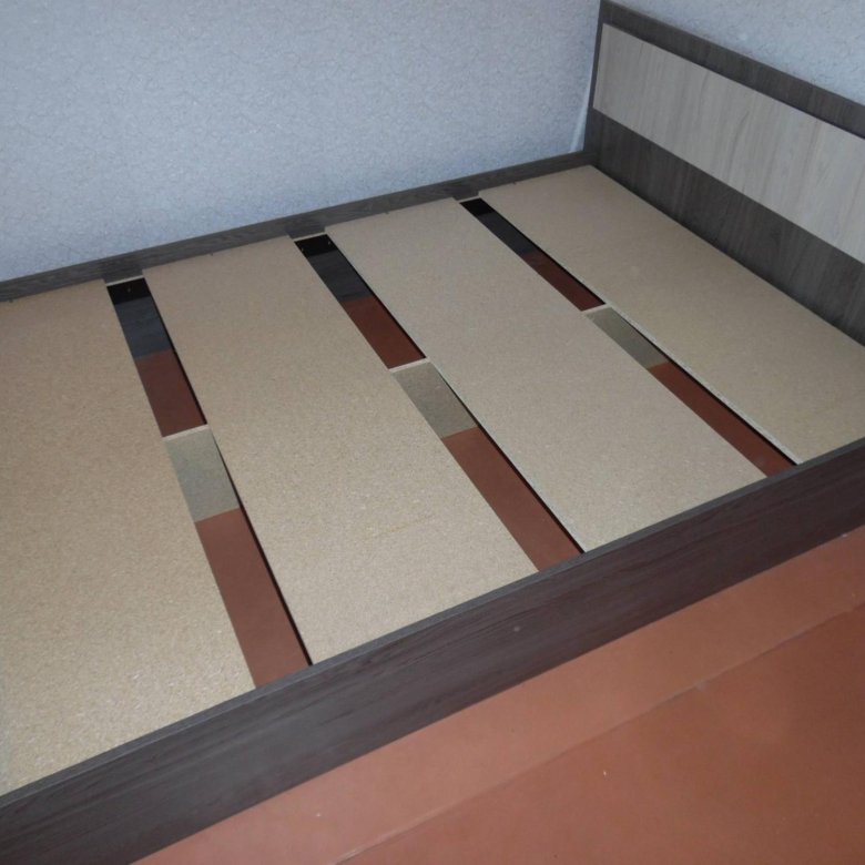 Основание кровати лдсп. Основание под матрас ДСП 1600*2000. Кровать из ДСП. Настил для кровати под матрас. Кровать с настилом.