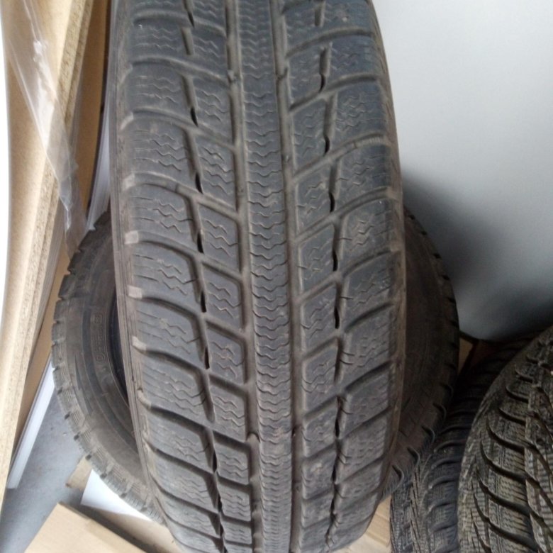 Липучки зимой отзывы. Michelin x Green липучка. Липучка 155 65 r14 давление. Мишлен зимние р14. Мишлен резина зимняя липучка 15.