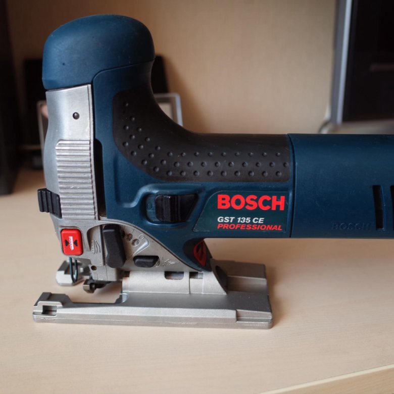 Лобзик бош 135. Лобзик Bosch GST 135. Бош GST 135 ce. Bosch GST 135 ce professional. Лобзик Bosch GST 700.