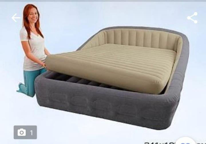 Двуспальная кровать надувная со спинкой