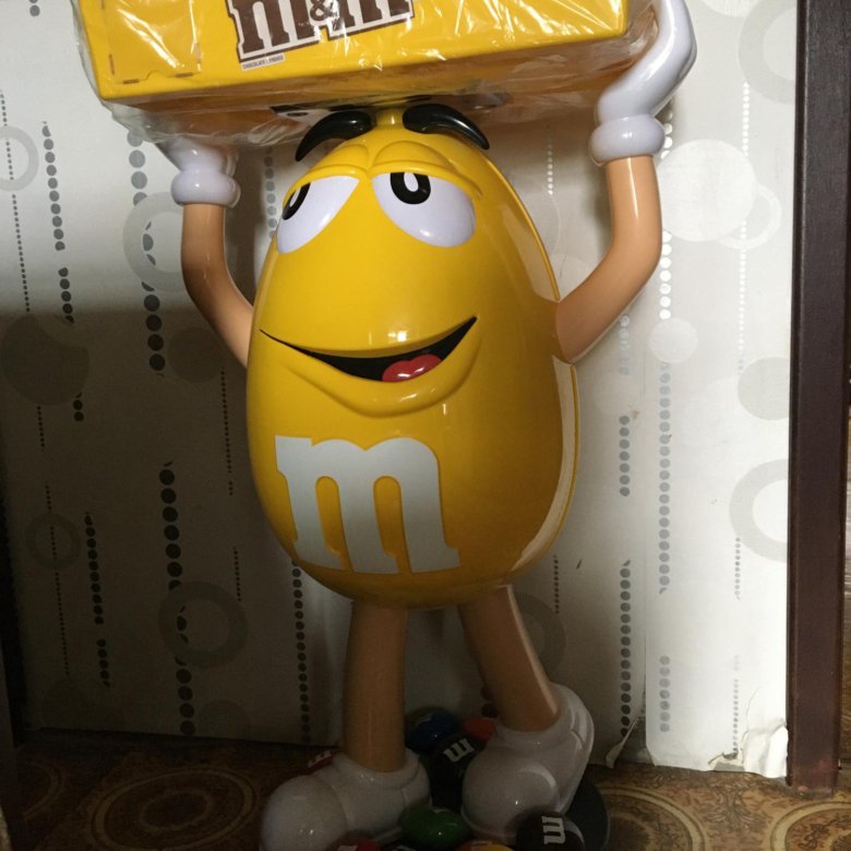 Фигура m m. Конфетный диспенсер эм энд ЭМС. Фигурка m m's. M&M большие игрушки. M&MS фигурка большая.