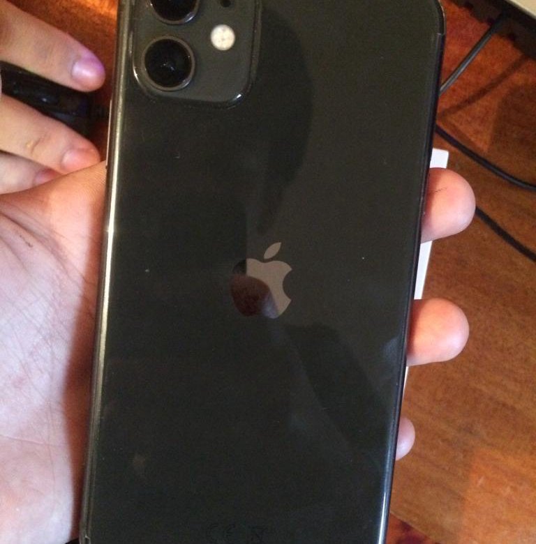 Айфон 11 авито недорого. Айфон 11 авито. Айфон 11 черный на столе. Iphone 11 Black авито. Черный айфон 11 на улице.