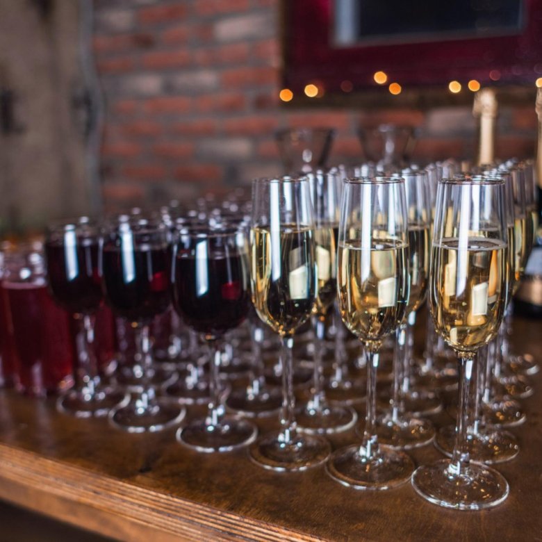 Магазин посуды бонита томск. Бонита томск набережная. Столовый сервиз космея дулево. Посуда центр томск. Посуда томск.