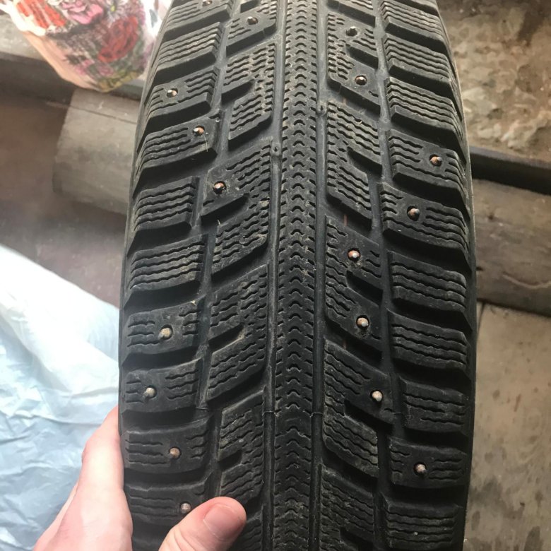 Зимняя шины kumho r15 65. Резина Kumho r15 зимняя. Зимняя резина Kumho r17 елочка. Резина Кумхо липучка.