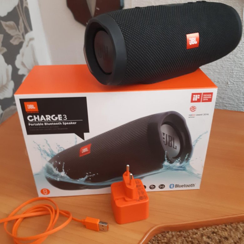 Сколько заряжать колонку. Динамик JBL charge 3 оригинал. JBL charge 3 не оригинал. Держатель для колонки JBL. Как зарядить колонку JBL.