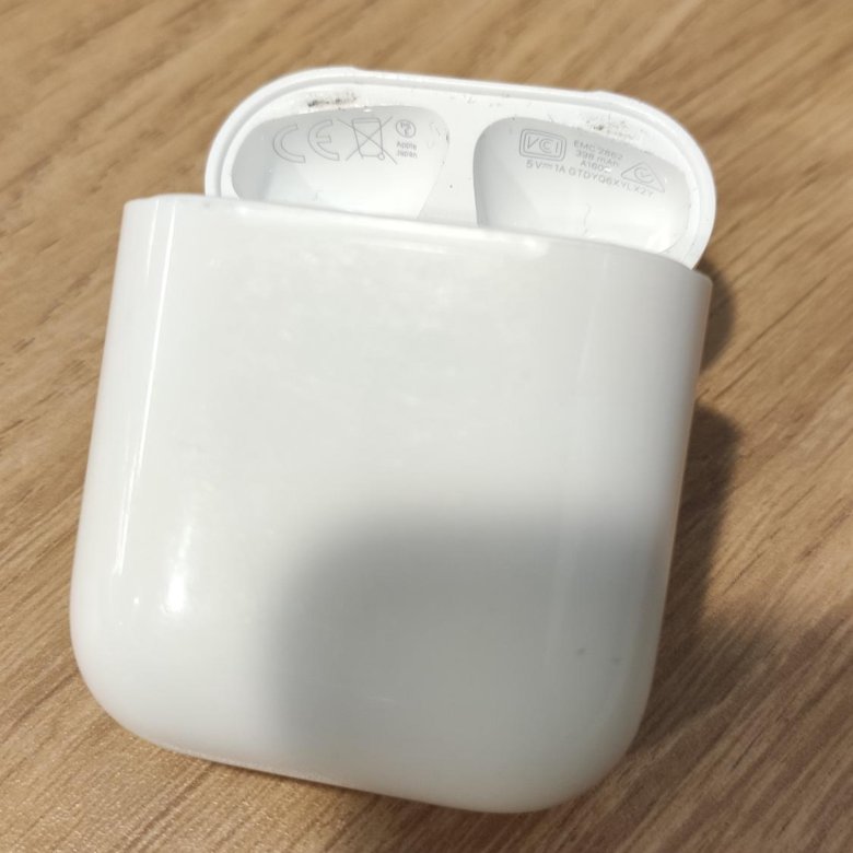 Оригинальный кейс airpods. Кейс для Apple AIRPODS 2. AIRPODS 2 оригинал. Кейс аирподс 2 оригинал. AIRPODS 2 кейс оригинал.