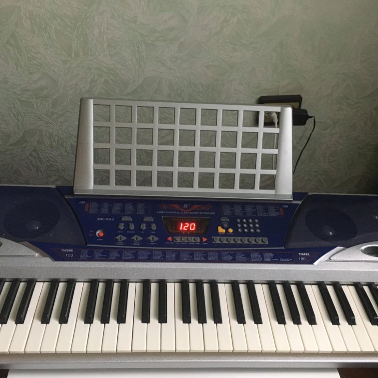 синтезатор м. Medeli m10.