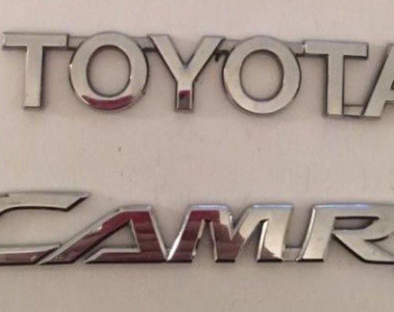 Как снять шильдик с тойота харриер 2018 Шильдик toyota camry оригинал - купить в Климовске, цена 500 руб., продано 25 ию