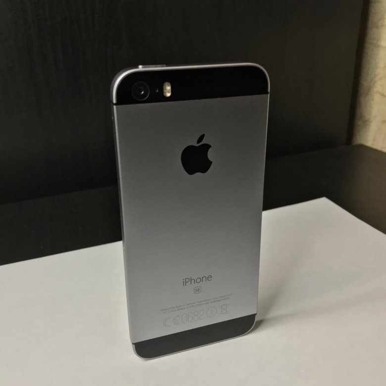 Apple se space gray. Iphone se Space Gray. Айфон se Спейс грей. Apple iphone se 32gb Space Gray стамдоофф. Спейс грей Джетта.