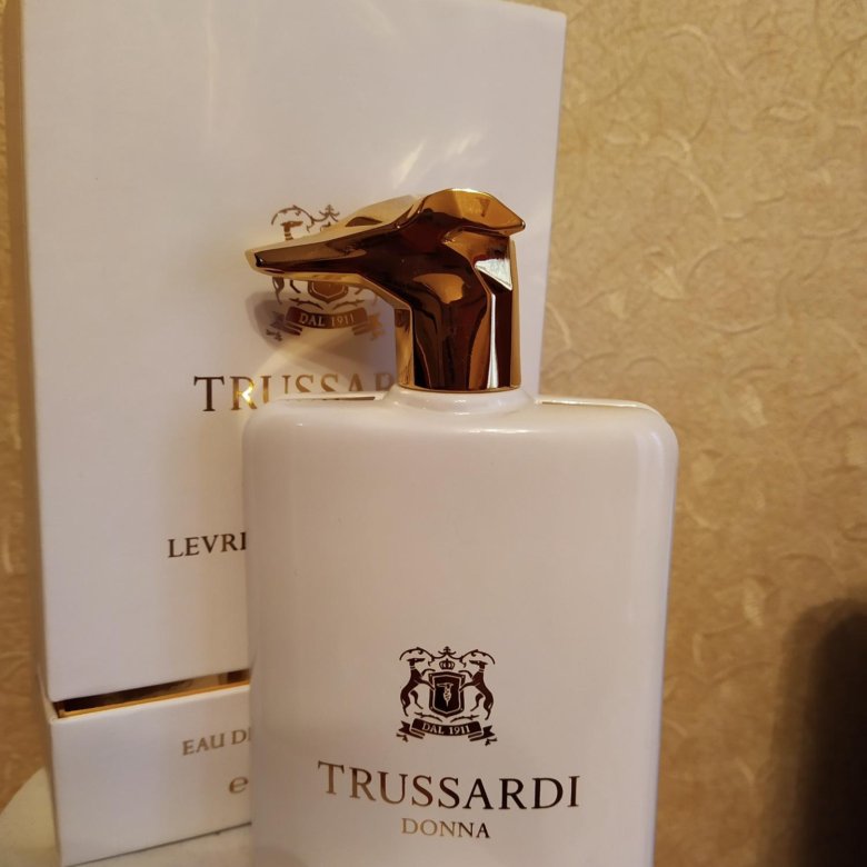 Trussardi donna levriero. Труссарди Интенс. Труссарди Донна. Парфюм Труссарди Донна. Труссарди Донна туалетная вода.