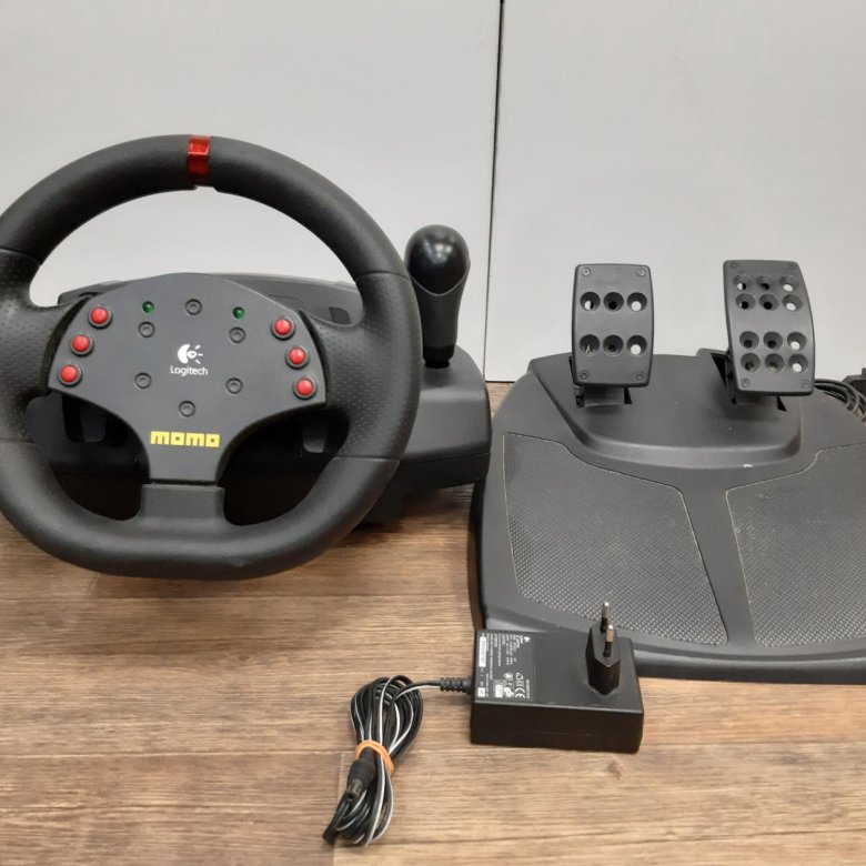 Logitech momo racing. Игровой руль Logitech Momo Racing. Логитеч МОМО руль. Руль Лоджитек МОМО рейсинг.