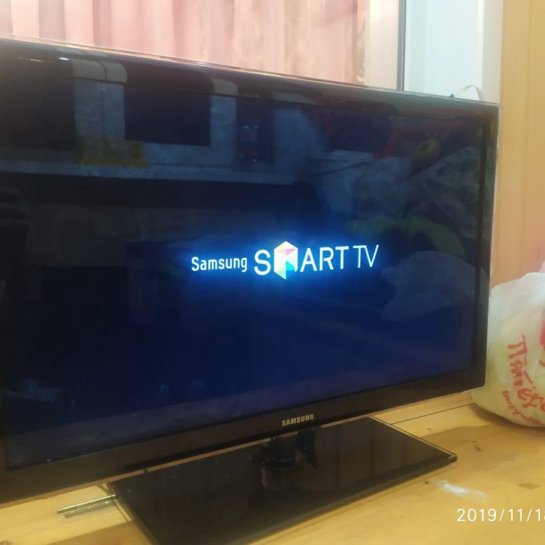 Гаснет телевизор самсунг. Телевизор выключается самсунг. Телевизор Samsung сам отключается. ТВ самсунг сам включается и выключается. Телевизор сам включается и отключается.
