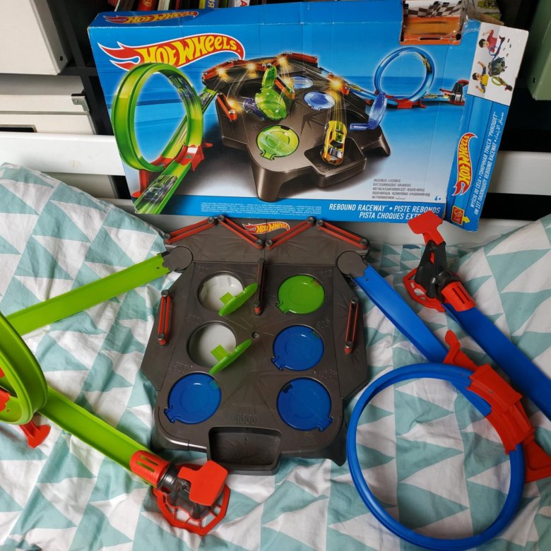 Hot wheels опасный. Хот Вилс Рикошет. Трек хот Вилс Рикошет. Опасный путь hot Wheels hot.