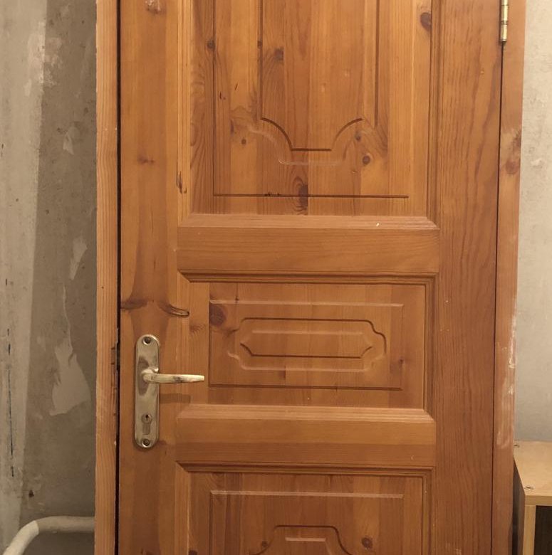Двери курганинск. Дверь межкомнатная деревянная с коробкой недорогая. Дверь деревянная межкомнатная с коробкой. Дверь деревянная с коробкой стройматериалы. Двери Курганинск межкомнатные.