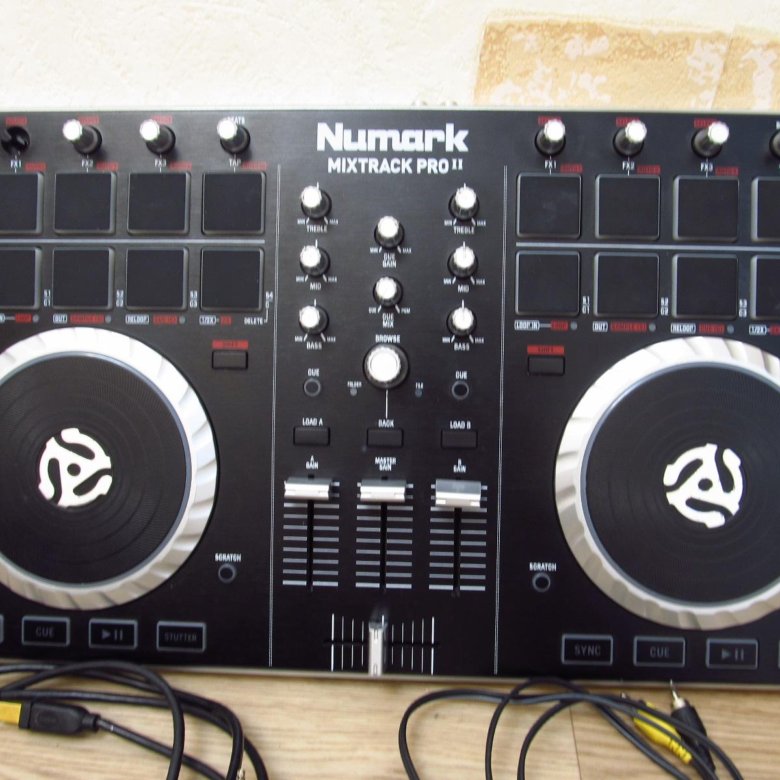 Pro ii купить. Numark Mixtrack Pro II. DJ Numark Mixtrack 2. Нумарк контроллер микстрак. Numark Mixtrack Custom.