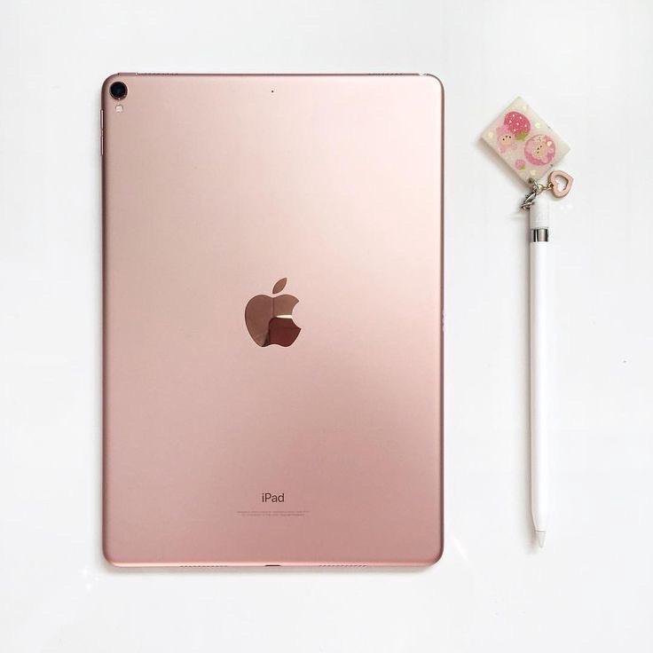 Алиса с планшетом фото iPad 2018 с Apple Pencil 1 - купить в Находке, цена 20 000 руб., продано 2 декаб