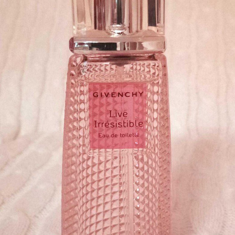 Paris divine. Givenchy Live irresistible Eau de Toilette.