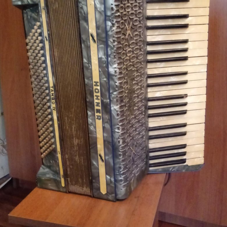 Старинная немецкая гармоника. Немецкая гармонь. Немецкая гармоника. Немецкая гармонь хохнер. Немецкая гармонь.