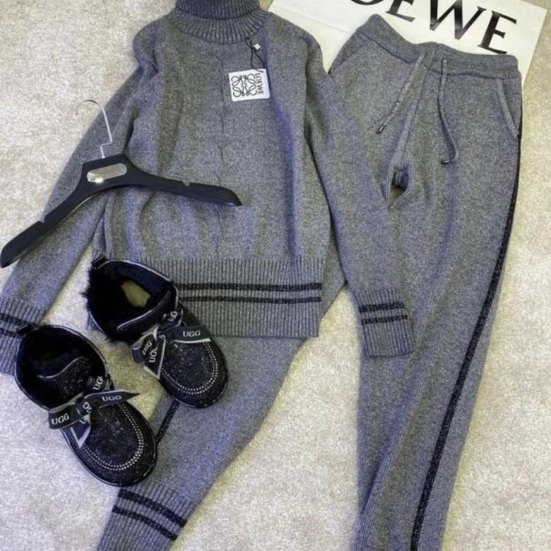 Костюм loewe женский. Loewe костюм. Loewe спортивный костюм женский. Костюм loewe женский. Loewe спортивный костюм женский.