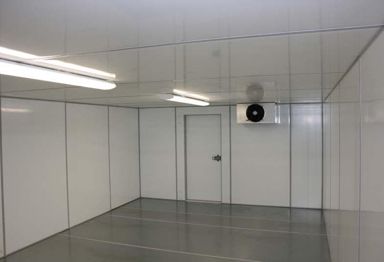 камере изоляции. камера теплотрассы. пенополиуретан для холодильных камер. пенополиуретан (ппу) полимер вилан-405. камера из сэндвич панелей.