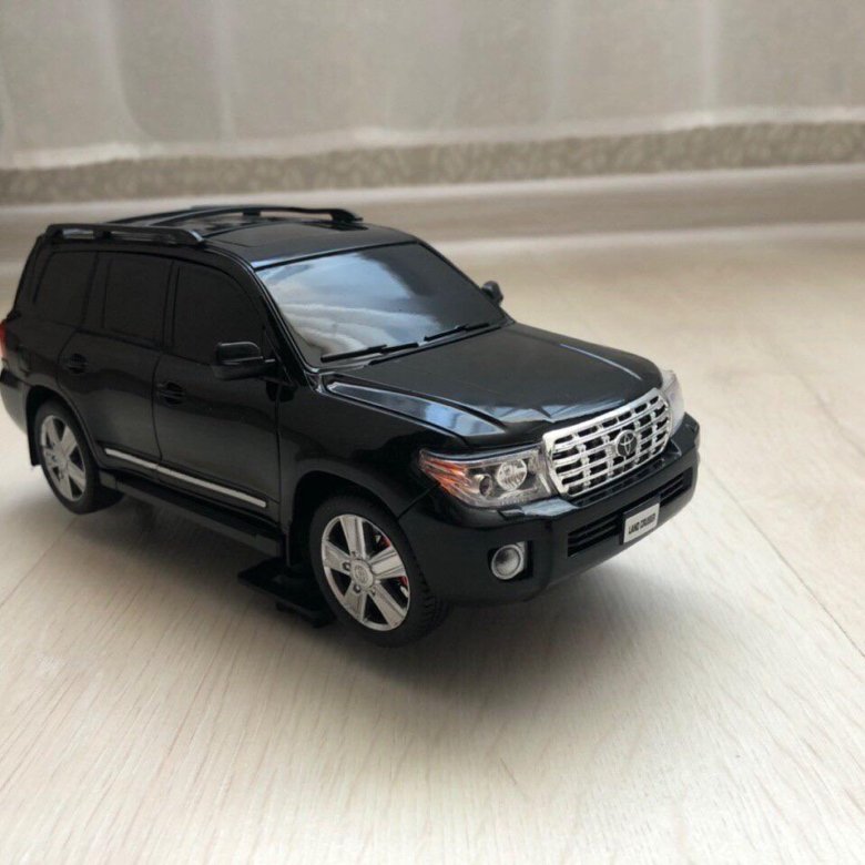 Toyota land cruiser 200 игрушка открываются двери