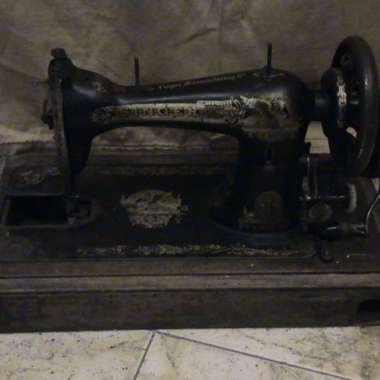 Шьем машинкой зингер. Швейная машинка Зингер 1906. Зингер швейная машинка номенная. Швейная машинка Зингер номер 5099295. Швейная машинка Singer серийный номер а1645106.