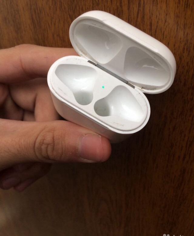 Потерян кейс от airpods. Кейс 2 аирподсов. Кейс аирподс 1. Кейс для аирподсов 1. Кейс айрподс про оригинал.