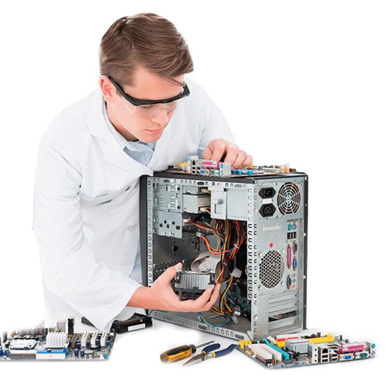 Починить компьютер. Ремонт компьютеров испровимо. Сборка компьютера. Мастер по ремонту компьютеров. Обслуживание пк.