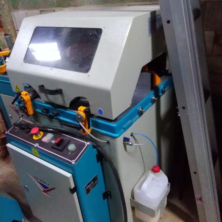 Yilmaz ack. Пила дисковая yilmaz ack 420 s. Автомат с пилой. Пила с изменяемым углом резки 420-р т310. Автоматическая одноголовочная пила с нижней подачей диска.