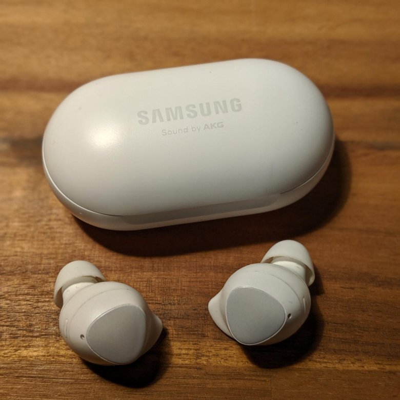 Buds white. TWS Samsung Buds. Наушники галакси Батс. Самсунг Батс наушники. Galaxy Buds белые.