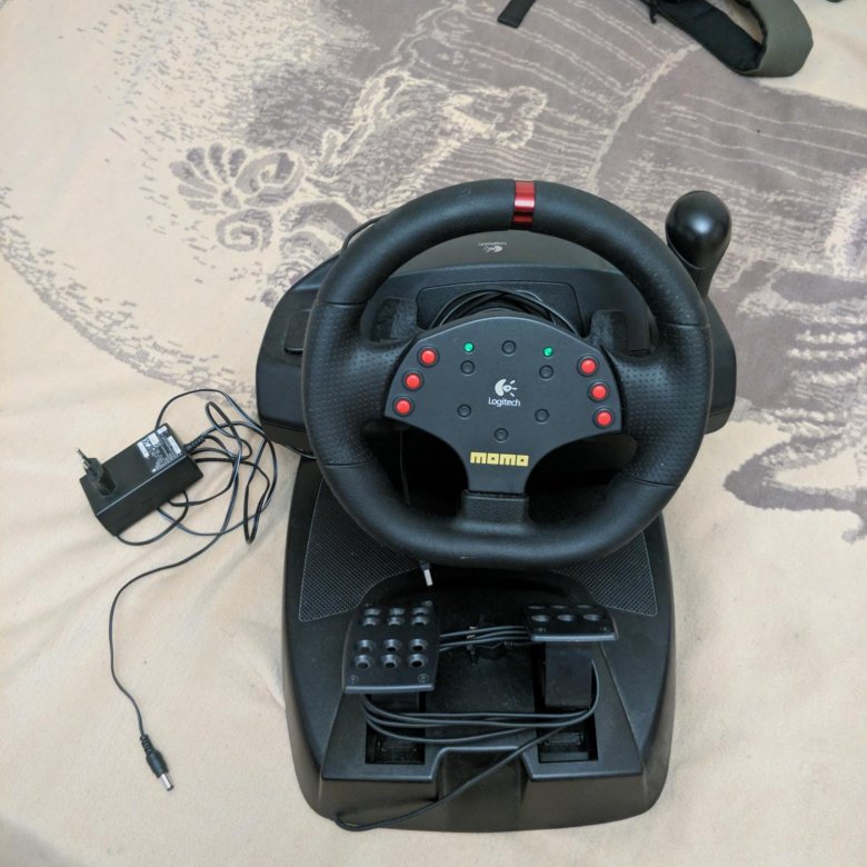 Настройка руля logitech momo racing. Руль Logitech Momo Racing. Logitech Momo Racing Force feedback Wheel. Momo Racing комплектация. Логитеч МОМО рейсинг.