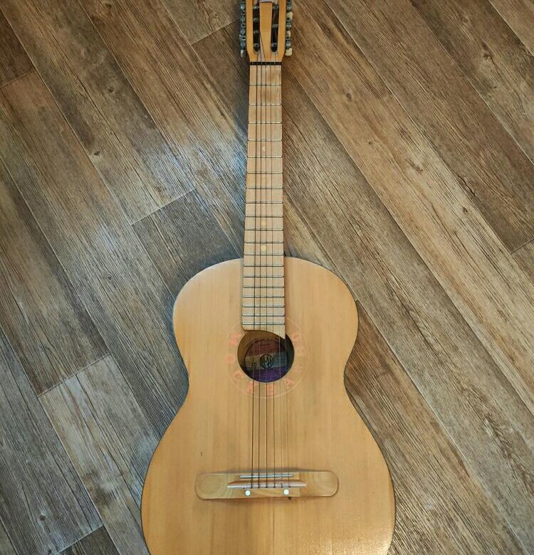 новорязанская 30а. тревел бас гитара. гитары музыкальные магазины. ремонт гитар. гитара москва 80 7 струн.