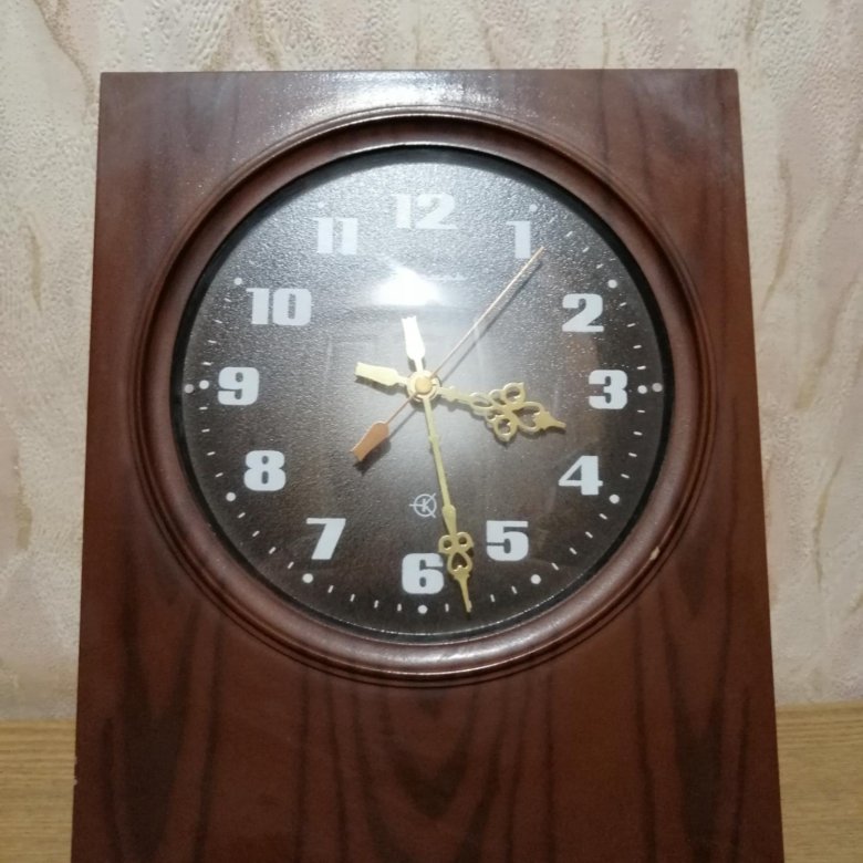 Настенные часы янтарь цена. Часы янтарь кварц. Часы янтарь кварц СССР настенные. Часы янтарь 1969 настенные. Часы янтарь электромеханические 1974.
