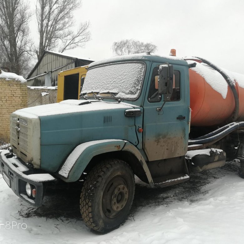 Выкачали газ. ГАЗ 3307 ассенизатор. ГАЗ 3309 ассенизатор илосос. Десятикубовые машины для откачки шамбо. Откачка септиков реклама.