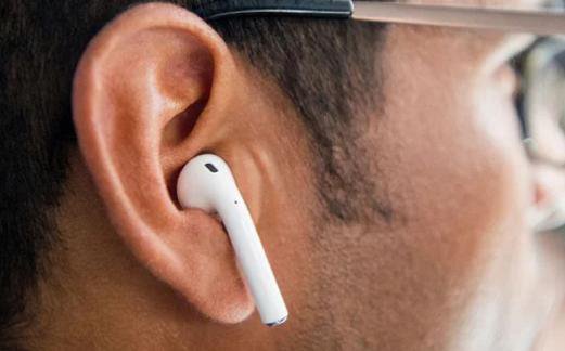 Airpods фото в ушах