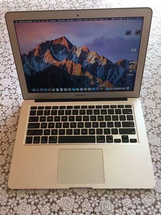 Мак 2010 года. Макбук про 13 2010. Mac 2010. Макбук аир 13 2010. Apple macbook air 11 2010.