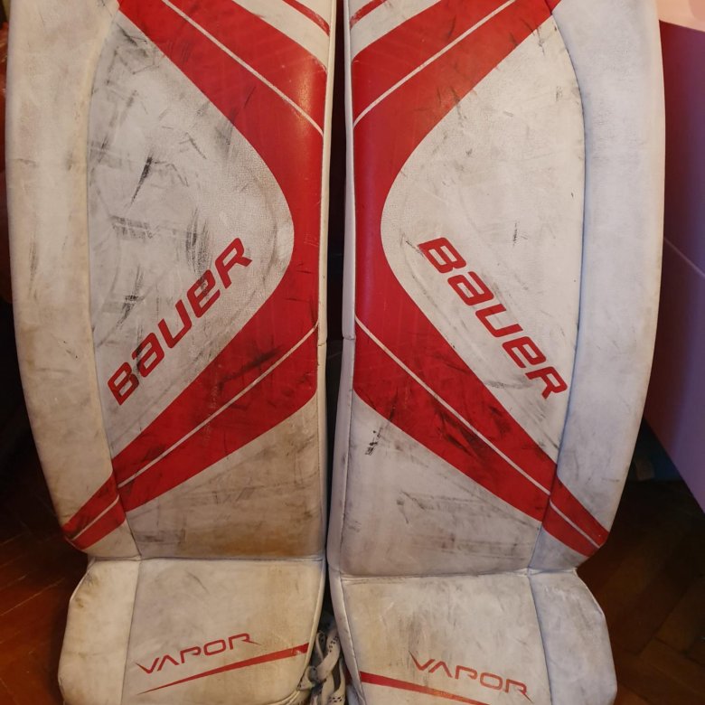 Вратарские щитки true. Щитки хоккейные Bauer Vapor 10. Щитки Бауэр хайлайт 2. Вратарь щитки Бауэр. Вратарские щитки Бауэр МАЧ.