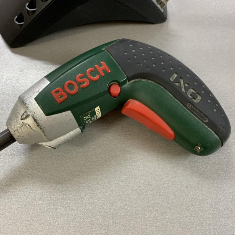 Электрическая отвертка bosch. Bosch IXO D-70745. Отвертка Bosch d-70745. Шуруповерт Bosch GMBH D-70745. Bosch Robert GMBH D-70745 отвертка.