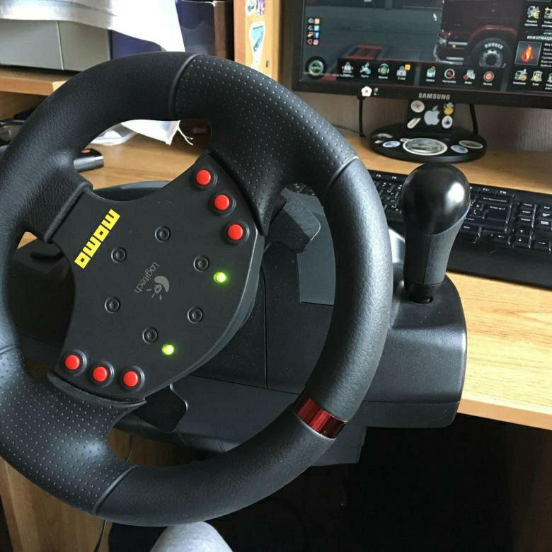 Momo racing. Игровой руль Logitech Momo Racing. Логитеч МОМО руль. Логитеч МОМО рейсинг руль. Игровой руль Лоджитек МОМО.