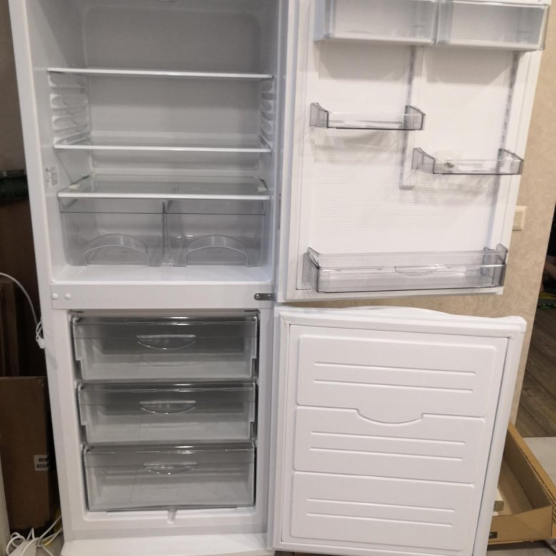 Холодильники 2000 год. Холодильник ATLANT 4010-022. Холодильники Атлант 4010-000. Холодильник 4010 ATLANT двухкамерный. Холодильник Атлант 2000г.