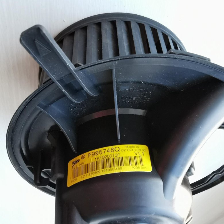 Отопитель valeo. Мотор отопителя VALEO n169966d. Ниссан мотор печки VALEO артикул. VALEO f833640с. Радиатор отопителя VALEO Transporter.