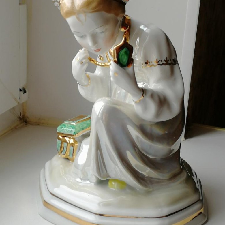 Малахитова шкатулка дулево. Статуэтка малахитовая шкатулка дулево. Скульптура дулево малахитовая шкатулка. Малахитовая шкатулка дулево. Малахитова шкатулка дулево.